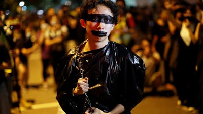 زعيمة هونج كونج: المسؤولية الرئيسية عن إنهاء الأزمة تقع على عاتق الحكومة