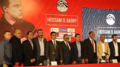 سر ظهور مدرب منتخب مصر الجديد في الأهلي