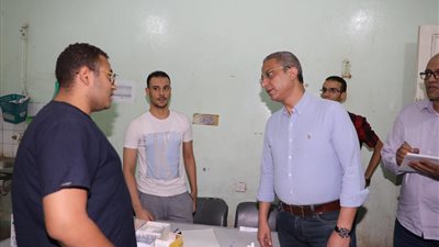 محافظ سوهاج يقيل مديري الإدارة الصحية ومستشفى المنشأة ويحيل طبيبين إلى النيابة الإدارية 