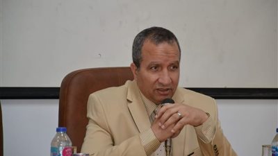 رئيس جامعة السويس: نقف صفاً واحدًا خلف مصر ورئيسها وجيشها 