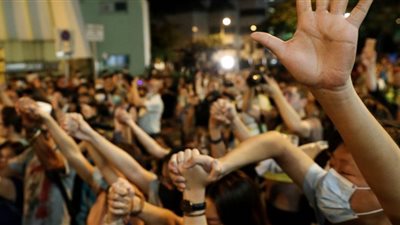 شرطة هونج كونج تعتقل مزيد من الطلاب في الاحتجاجات 