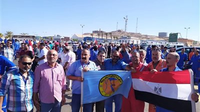 مظاهرة حب وتأييد للدولة من قطاع البترول في منطقة شقير بالبحر الأحمر (صور) 