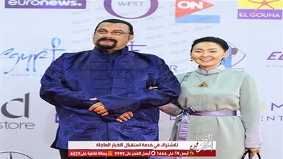 وصول العالمي ستيفن سيجال على السجادة الحمراء في ختام مهرجان الجونة (صور) 