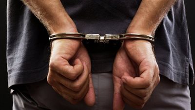 لتقاضيهما رشوة.. سقوط اثنين من موظفي الأحياء في القاهرة