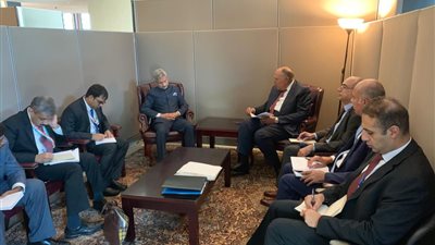 شكري يؤكد لنظيره الهندي ضرورة تسوية جميع الخلافات بإقليم كشمير