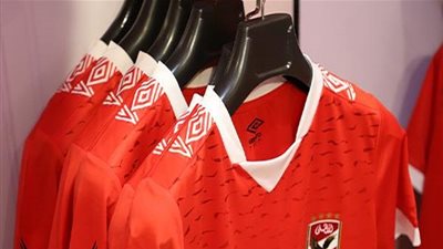شاهد.. الإعلان الرسمي لقميص الأهلي الجديد (فيديو)