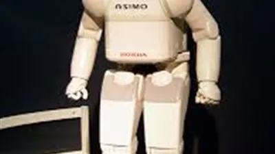 محكمة تعيد موظفه لعملها بعد طردها بسب 