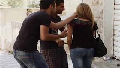 ضبط شاب تحرش بفتاة أمام أحد الأندية بالتجمع الخامس