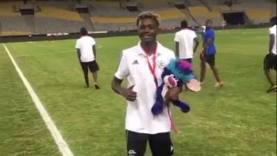 لاعب كانو سبورت الغيني يستعين بـ