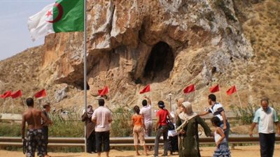 فتح الحدود البرية بين المغرب والجزائر بشكل استثنائي