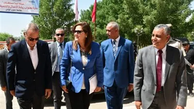 وزيرة التخطيط: تفقد عدد من المشروعات بـ 
