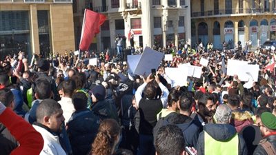 شرطة هونج كونج تطلق الغاز المسيل للدموع على المحتجين