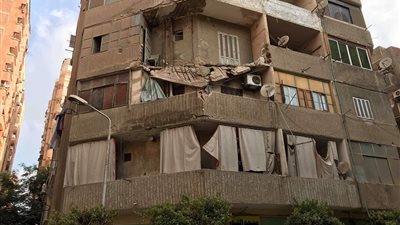 إخلاء عقار في فيصل بعد سقوط أحد شرفاته 