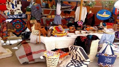 إقامة معارض لتسويق منتجات الشباب الحرفية أسبوعياً بمركز شباب الجزيرة