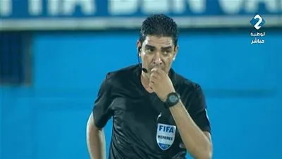 الأمن التونسي يمنع لاعبي كوتوكو من الاعتداء على إبراهيم نور الدين (فيديو)