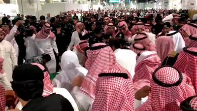جنازة مهيبة تشيع عبد العزيز الفغم في الحرم المكي (فيديو)