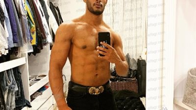 عاري الصدر.. أحدث إطلالة لمحمد رمضان على 