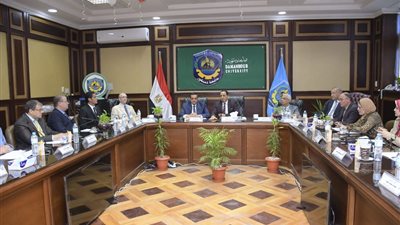 مجلس جامعة دمنهور: تكثيف الندوات واللقاءات الفكرية لتوعية طلاب الجامعة (صور)