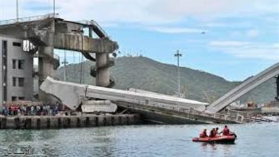 إصابة 10 أشخاص جراء انهيار جسر تايوان 