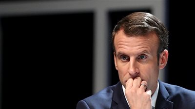 تشاووش أوغلو عن ماكرون: ديك يصيح وقدماه مغروستان بالوحل