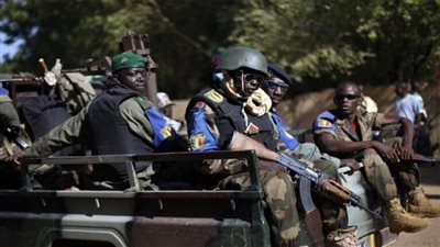 مالي تعلن مقتل 25 جنديا و15 جهاديا بمعارك عنيفة وسط البلاد