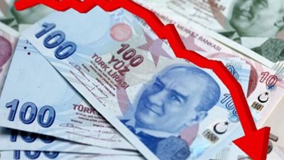 سقوط الليرة ورفع الأسعار.. الاقتصاد التركي يواصل الإنهيار
