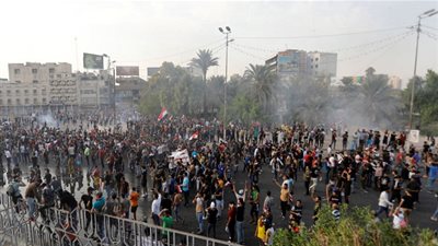 إطلاق الرصاص الحي على المتظاهرين لمنع تقدمهم نحو ساحة التحرير ببغداد