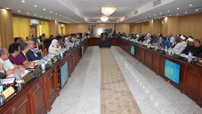 خطة استباقية استعدادًا للشتاء والانتهاء من تطهير مخرات السيول بالفيوم 