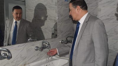 رئيس جامعة بنها يتفقد المطاعم ومخازن التغذية بالمدن الجامعية (صور) 