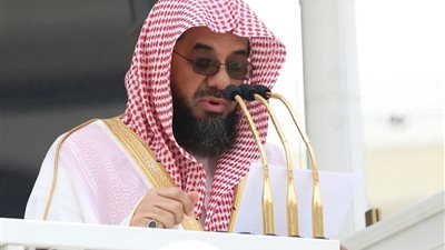 إمام الحرم: الابتزاز سلاح فتاك لا يحمله إلا الجبناء الضعفاء