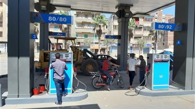 تكثيف الحملات على محطات الوقود بالبحيرة لمتابعة قرار خفض الأسعار (صور)