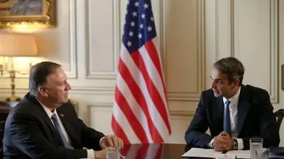 رئيس الوزراء اليوناني يحث 