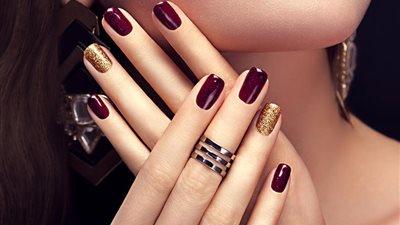 ألوان مناكير رائجة هذا الشتاء.. تعرفي عليهم 