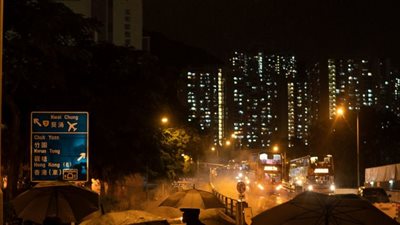 اعتقال متظاهرين لتحديهم حظر الاقنعة بهونج كونج 