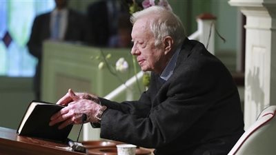 ليست المرة الأولى.. الرئيس الأمريكي الأسبق يسقط أرضا في منزله   