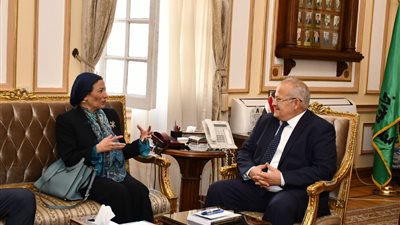 رئيس جامعة القاهرة يستقبل ياسمين فؤاد.. ويؤكد: 