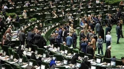 إيران.. الوزراء يغيبون عن جلسة مصيرية للبرلمان