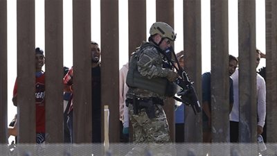 حراس الحدود الأمريكيين يعتقلوا نحو مليون مهاجر خلال عام