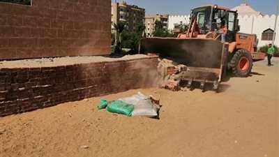   جهاز مدينة العاشر من رمضان يشُن عدة حملات لإزالة التعديات وضبط المخالفات بالمدينة