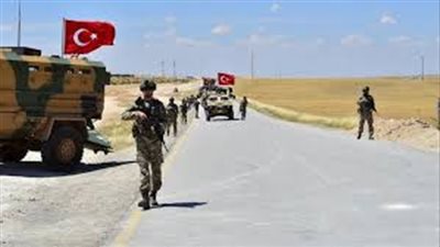الجيش التركي يشن هجومًا على سوريا بضربات جوية على بلدة حدودية