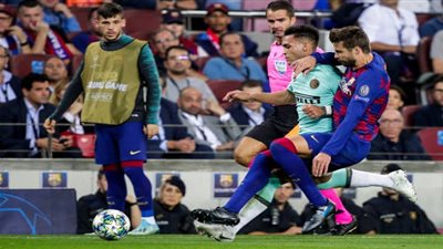 مدافع برشلونة عن الكلاسيكو: أعشق الفوضى