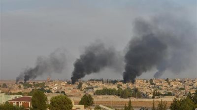 مقاتلو قوات سوريا الديمقراطية يتصدون للقوات البرية التركية