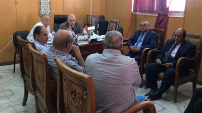 رئيس مصلحة الجمارك يناقش المعوقات التى تواجه المركز الجمركي 