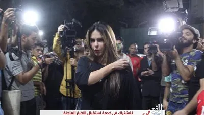 دنيا عبد العزيز تصل عزاء طلعت زكريا (صورة)