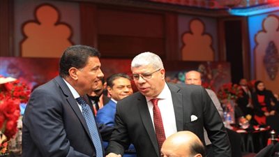 ألبوم صور.. توافد لاعبي وأعضاء الأهلي لحضور حفل تسليم درع الدوري