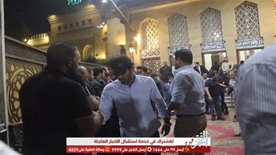  بالصور.. لحظة مغادرة حمدي الميرغني لعزاء طلعت زكريا