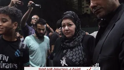  بالصور ازدحام الجمهور حول عفاف شعيب في عزاء طلعت زكريا