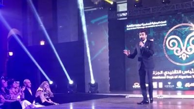 لليوم الثاني على التوالي .. كريم أسامة يشعل المهرجان الدولي للباس التقليدى بالجزائر (صور)