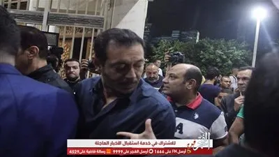 طفل يصافح مصطفي شعبان في عزاء طلعت زكريا.. شاهد رد فعله! (صورة)