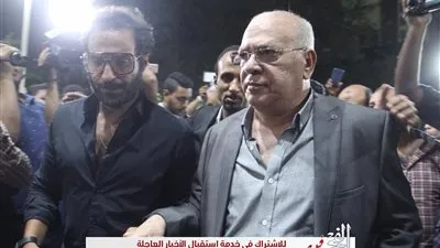 صلاح عبد الله مع أحمد فهمي في عزاء طلعت زكريا (صور)